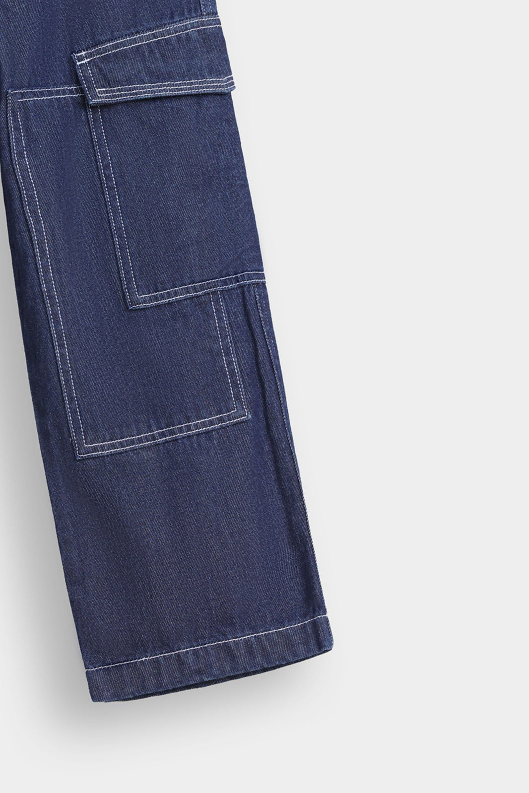 Loose Fit Cargo Jeans