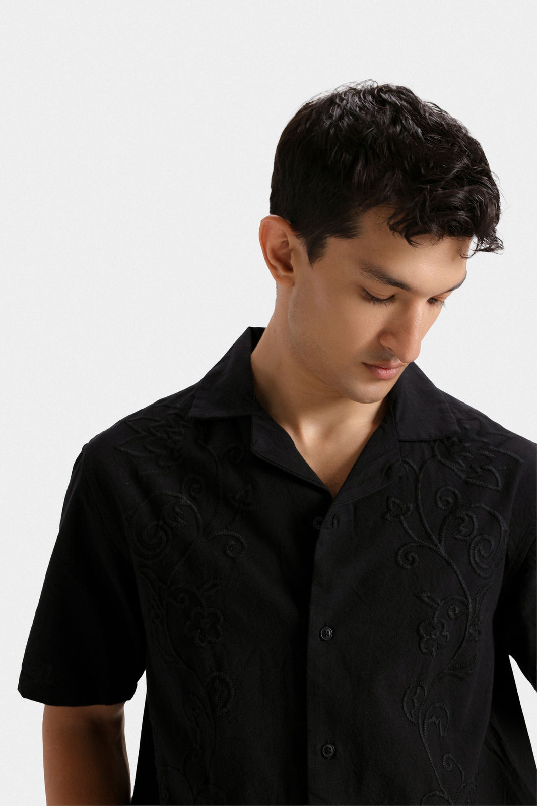 Resort Collar Embroidered Shirt